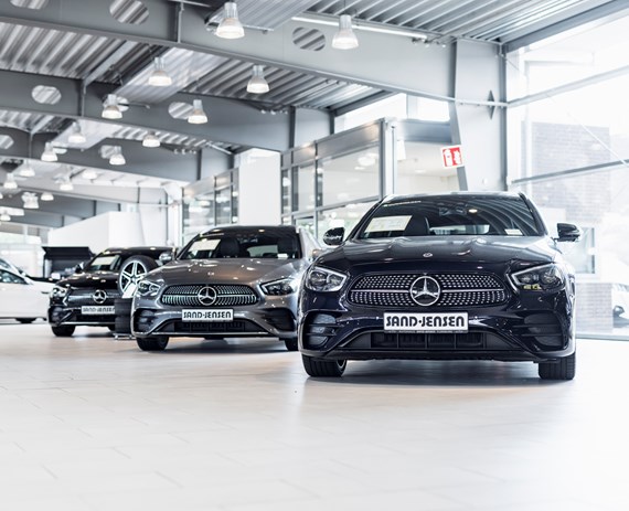 Mercedes-Fahrzeuge im Autohaus Sandjensen Ansicht von vorne